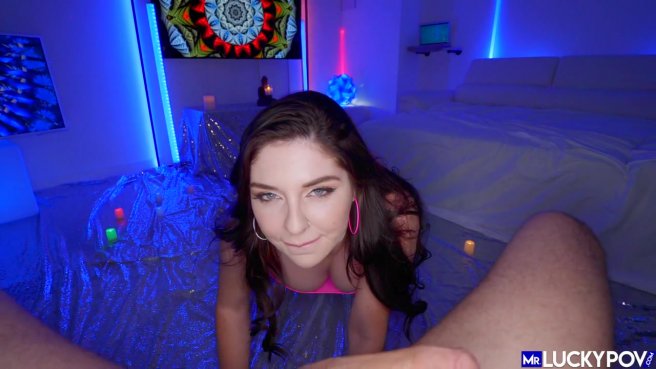 Желание раздвинуть ножки перед красивым пенисом prew 3