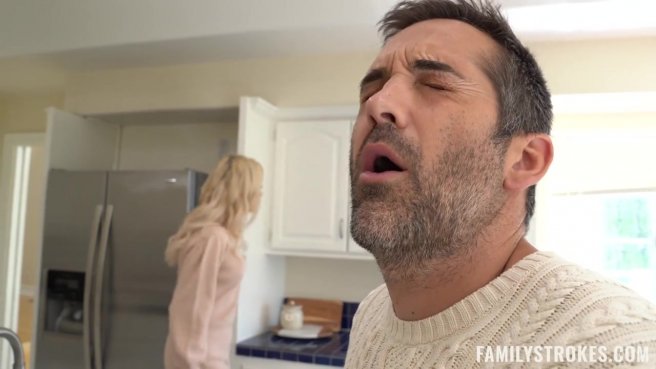 Иногда лучше переспать с папочкой, чем с каким-то левым мужиком prew 4