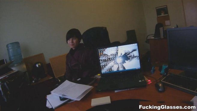 Парень привел худую девушку домой и трахнул её от первого лица в дождливый день prew 1