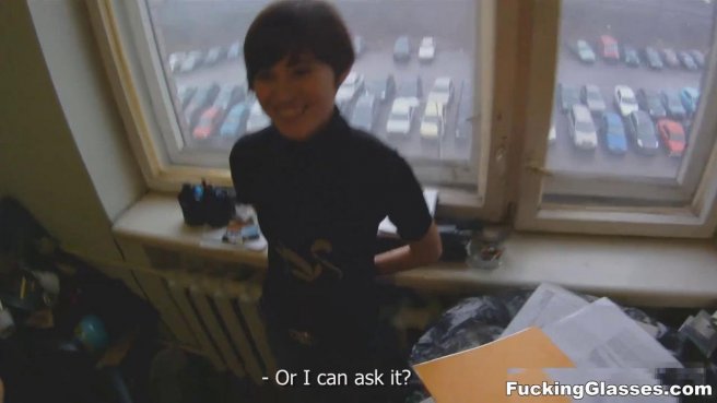 Парень привел худую девушку домой и трахнул её от первого лица в дождливый день prew 4